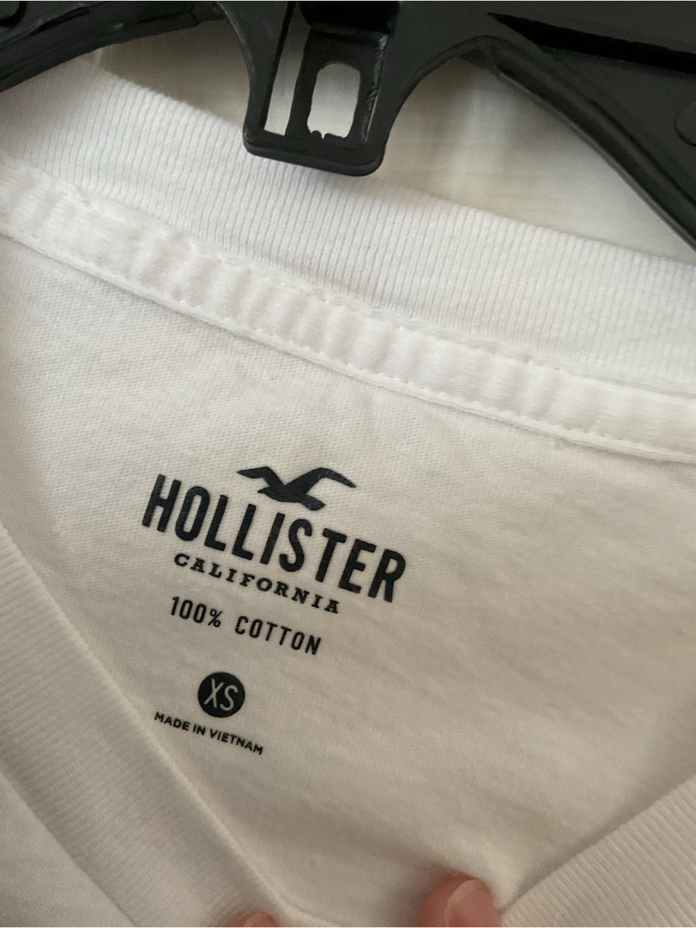 Hollister White Graphic Staff Pocket T‑Shirt - Picture 4 of 4